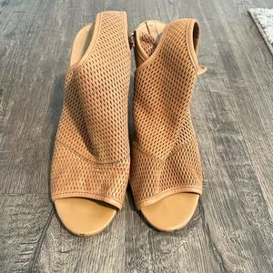 Aldo nude heels.. so comfy